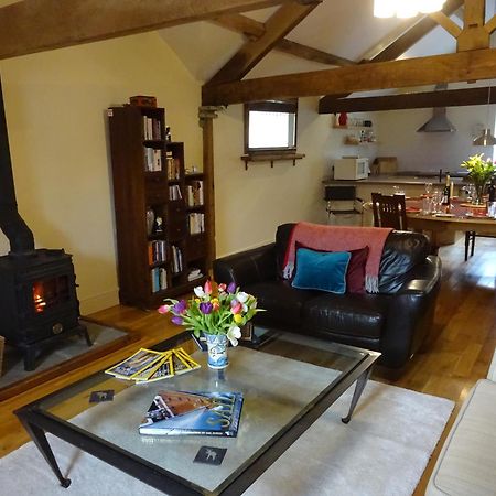 Glanhenwye Courtyard Cottages Glasbury ภายนอก รูปภาพ